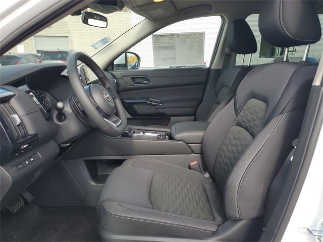 New 2025 Nissan Pathfinder SV w/ Black Appearance Package image 10