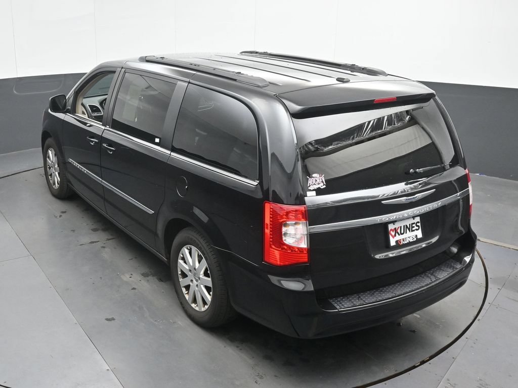 Used 2014 Chrysler Town & Country Touring FWD image 37