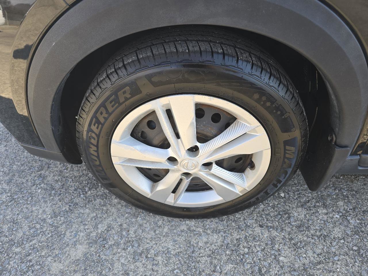 Used 2018 Nissan Kicks S image 22