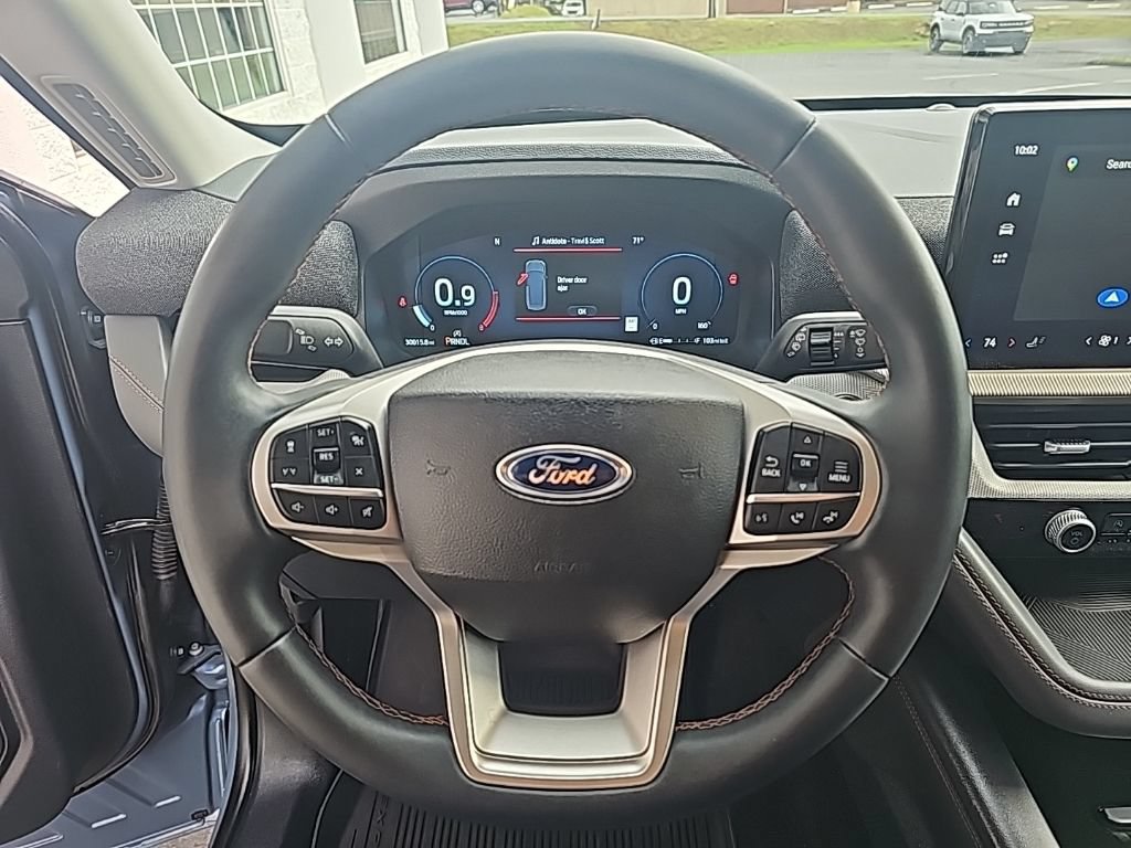Used 2025 Ford Explorer Active AWD/4WD image 15