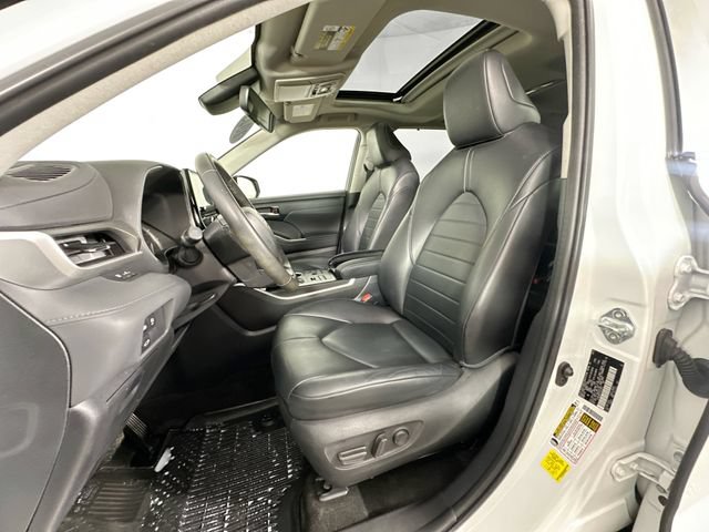 Used 2023 Toyota Highlander XLE AWD/4WD image 19