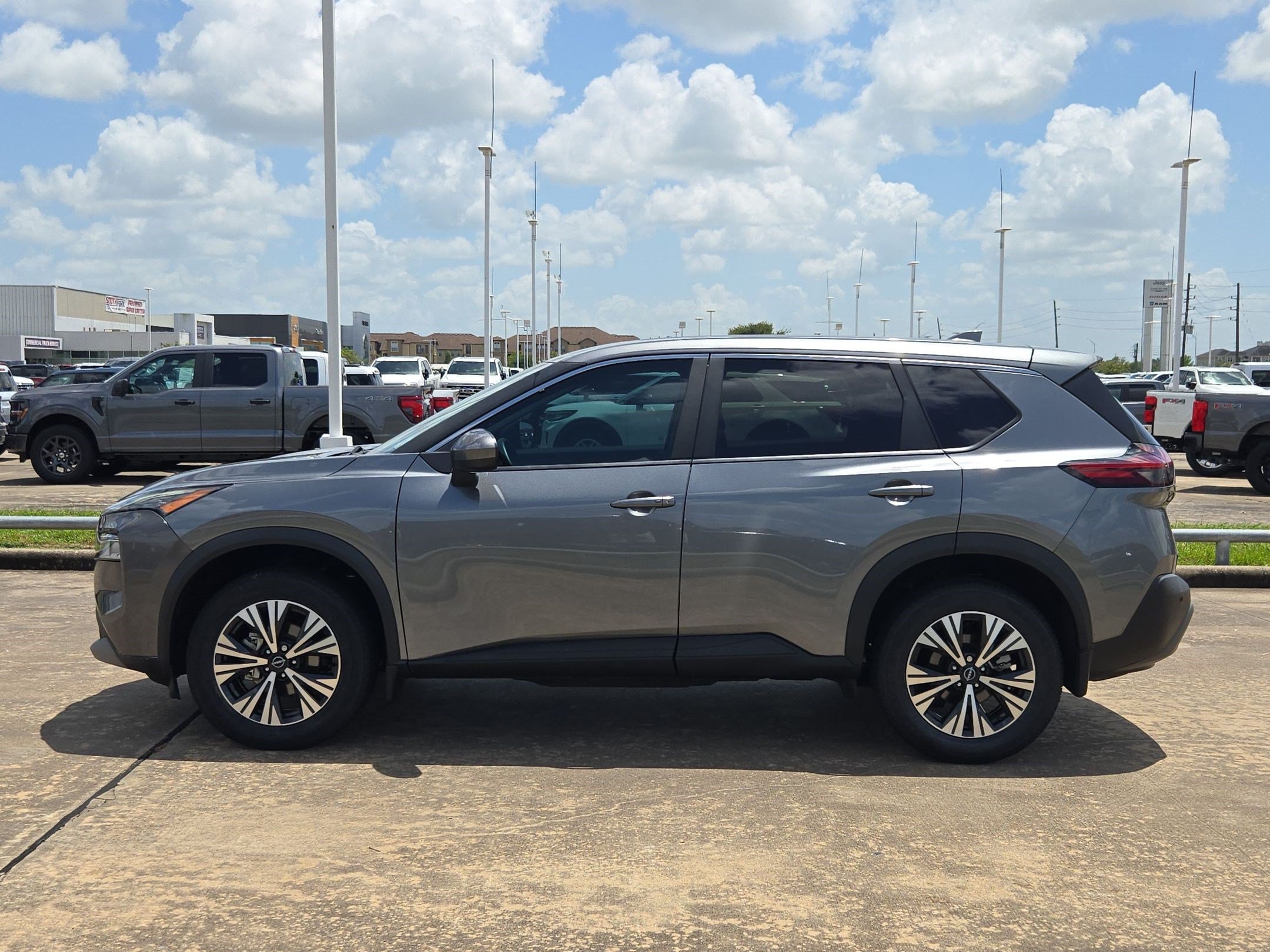 Used 2023 Nissan Rogue SV FWD image 9