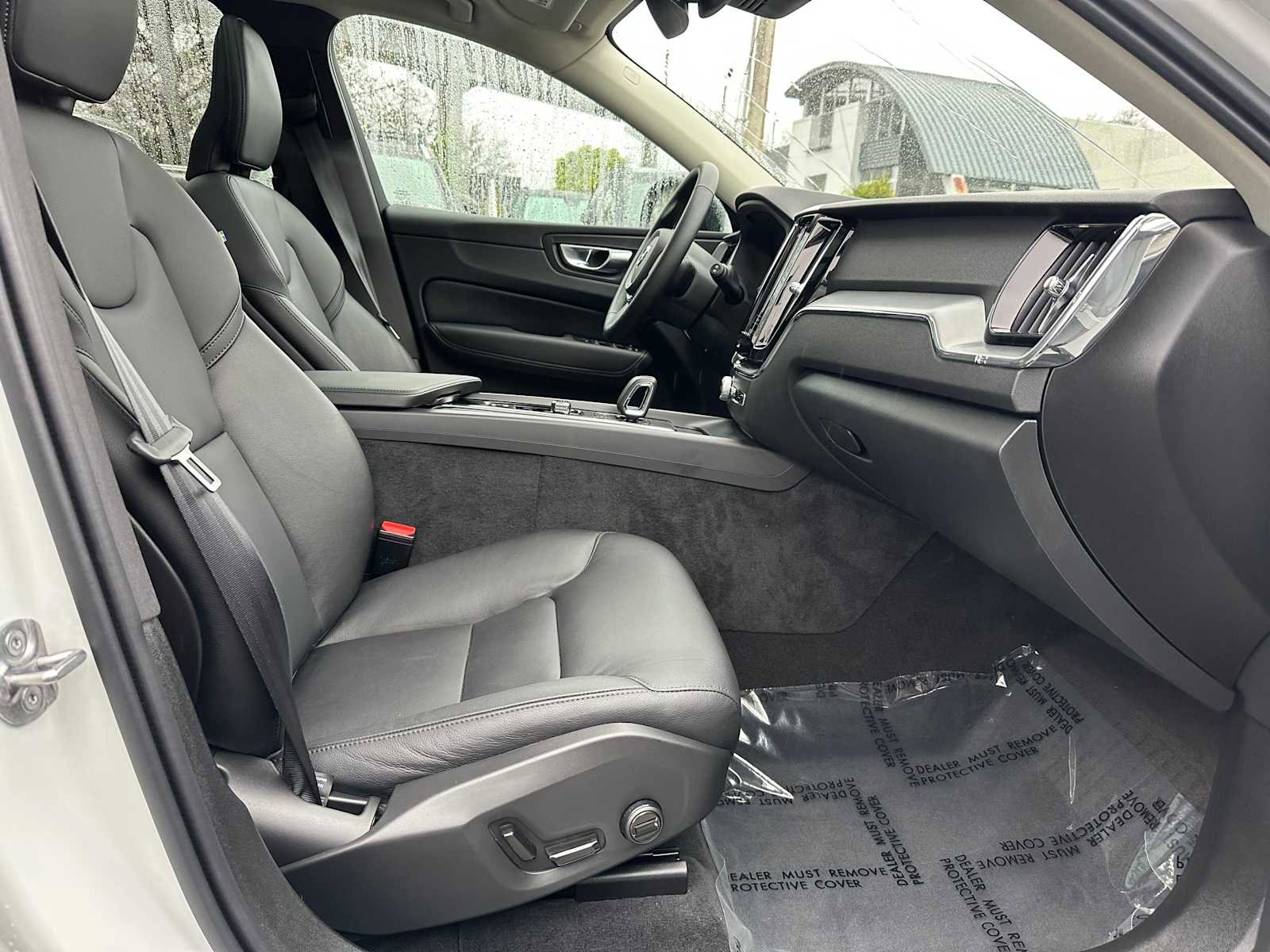 Used 2025 Volvo XC60 B5 Core w/ Protection Package Premier image 10