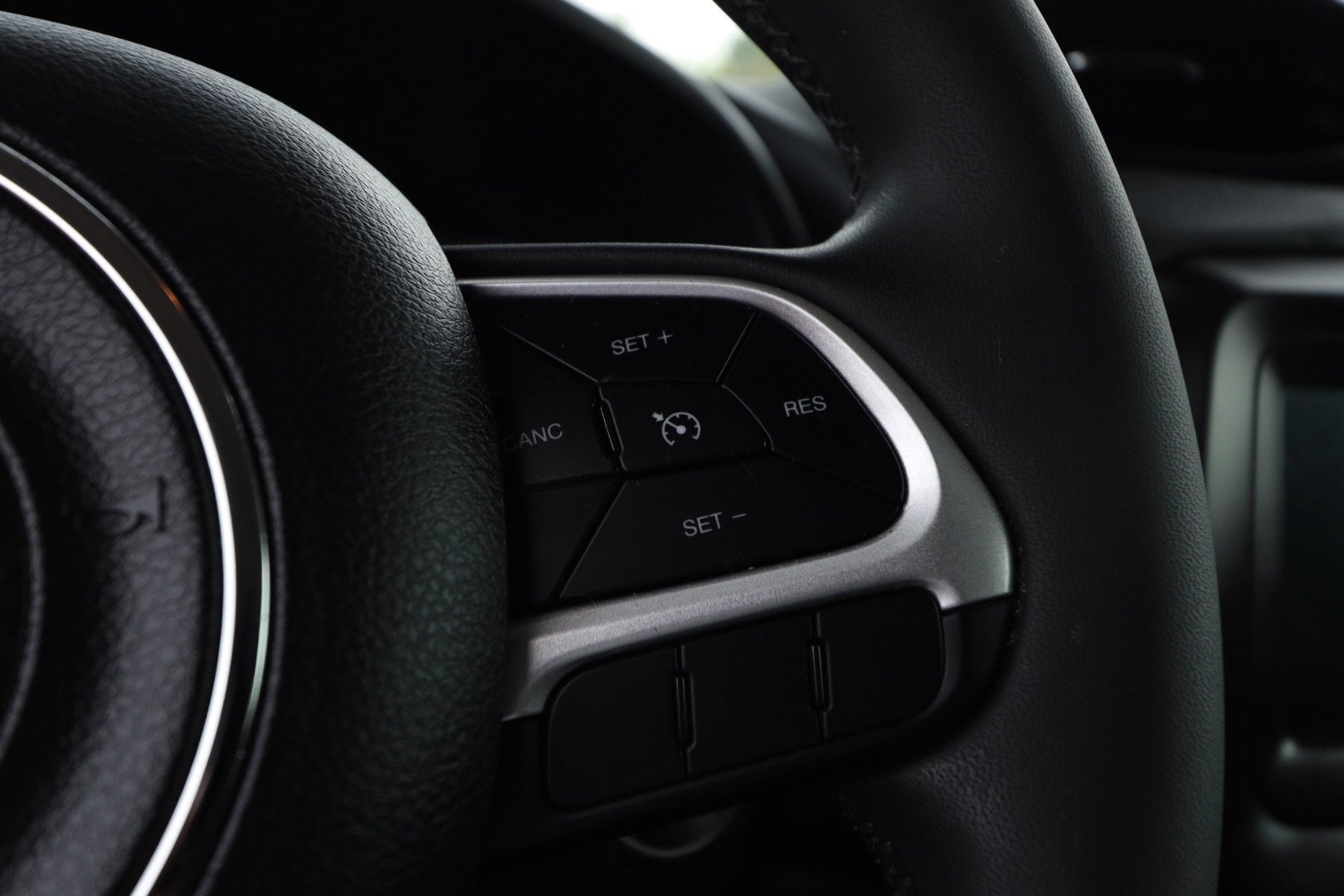 Used 2021 Jeep Renegade Latitude FWD image 12