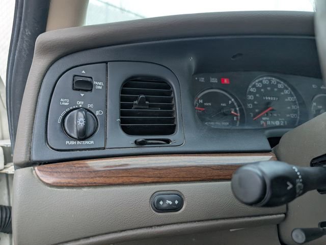 Used 2002 Ford Crown Victoria LX image 7