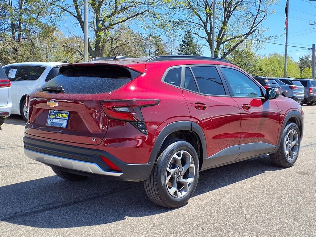 Used 2024 Chevrolet Trax LT w/ Driver Confidence Package FWD image 5