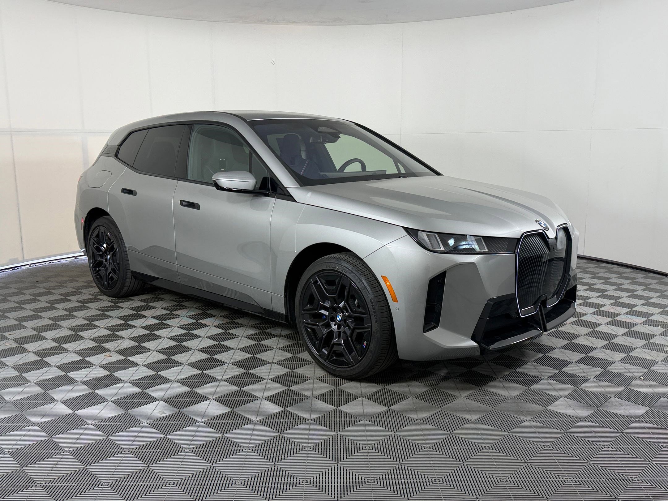 New 2026 BMW iX xDrive45 w/ M Sport Package AWD/4WD image 7