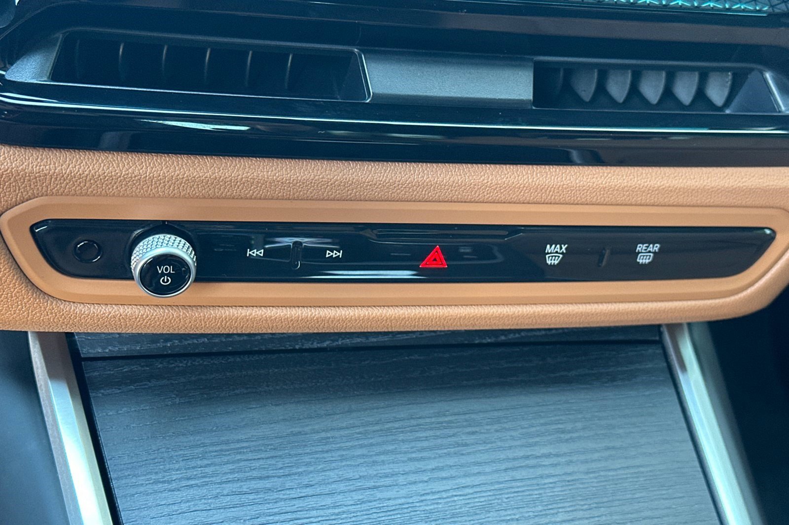 Used 2025 BMW i4 eDrive40 image 25