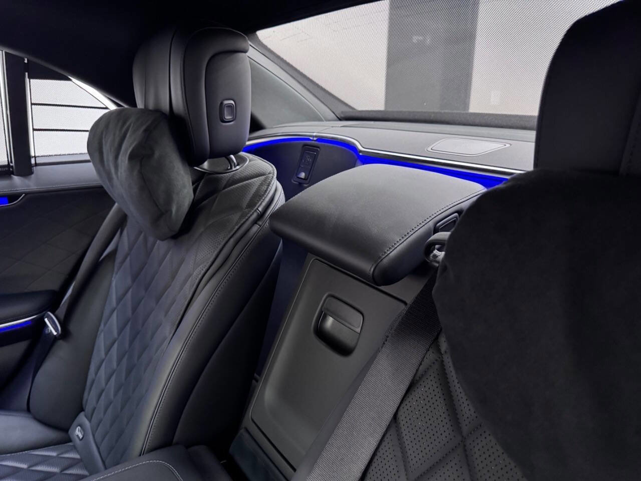 Used 2023 Mercedes-Benz S 580e 4MATIC Sedan w/ Warmth & Comfort Package image 29