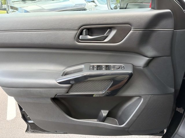 Used 2026 Nissan Pathfinder SV FWD image 7