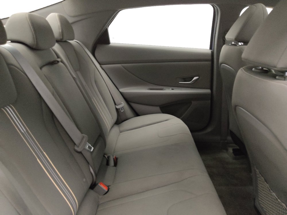 Used 2025 Hyundai Elantra SEL FWD image 19