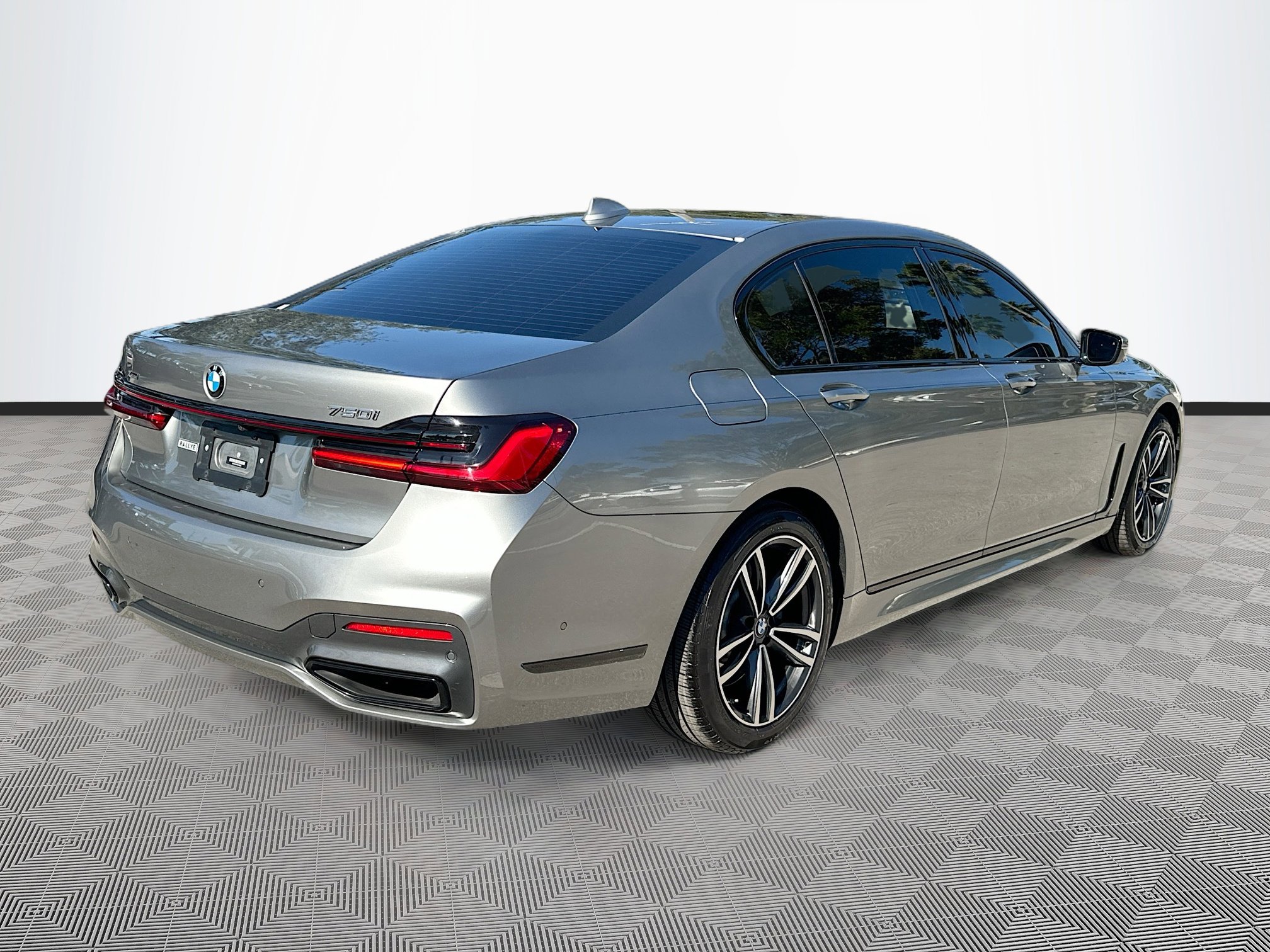 Used 2022 BMW 750i xDrive w/ Executive Package image 7