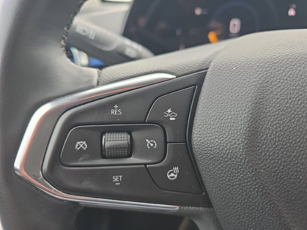 Used 2025 Chevrolet Trax LT w/ LT Convenience Package FWD image 26