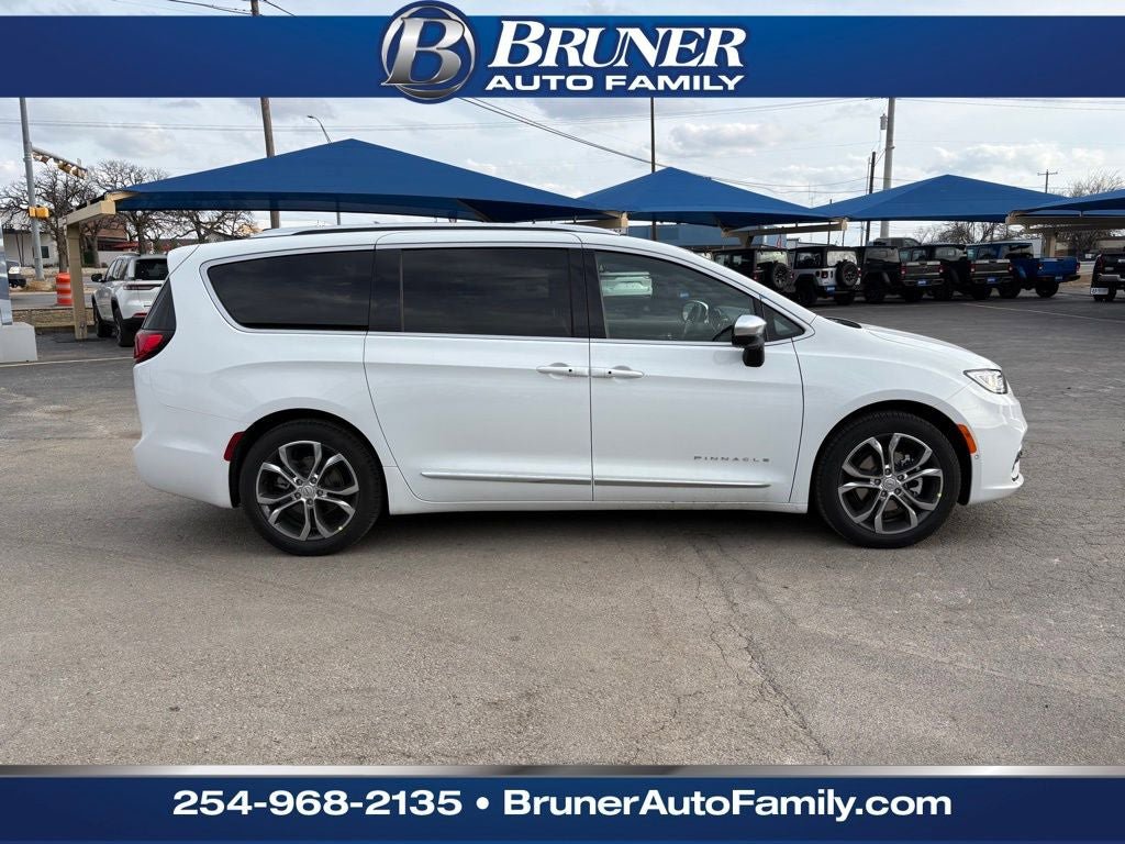 New 2026 Chrysler Pacifica Pinnacle image 4