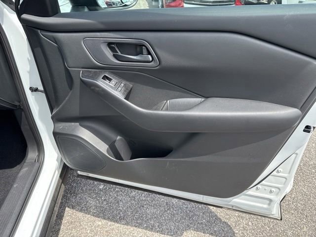 Used 2025 Nissan Rogue S FWD image 13