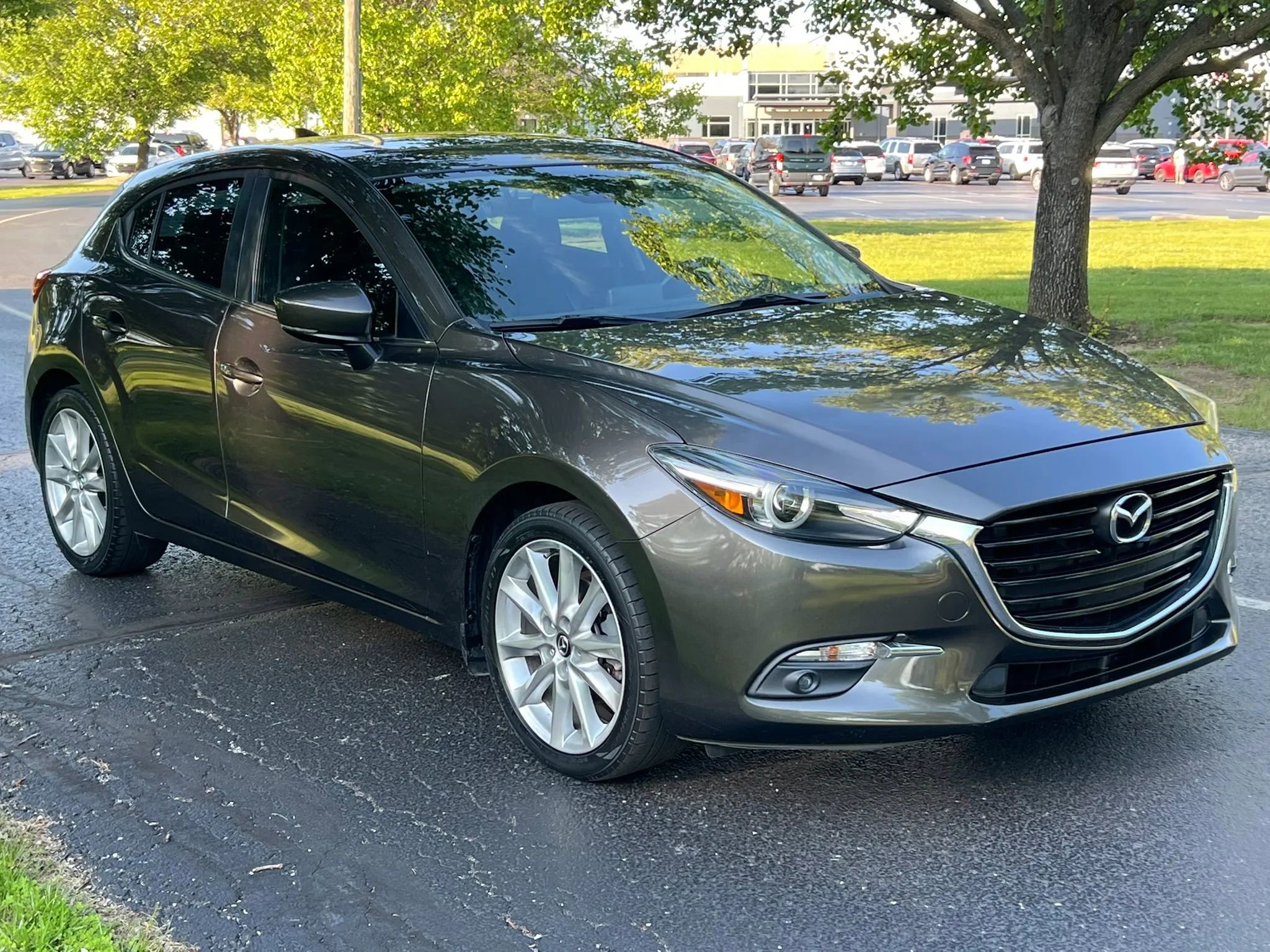 Used 2017 MAZDA MAZDA3 Grand Touring w/ Premium Equipment Package FWD image 3