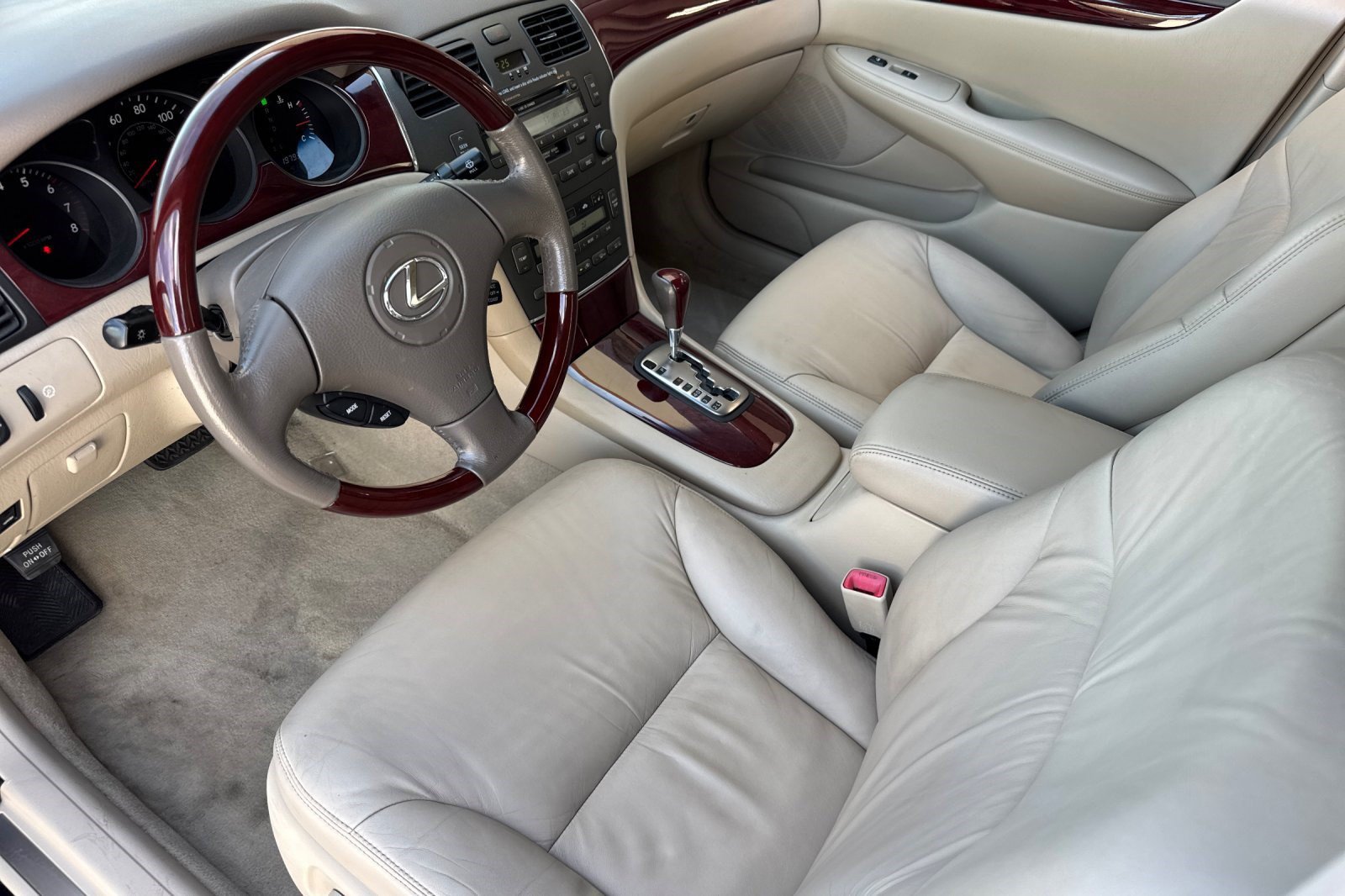 Used 2004 Lexus ES 330 FWD image 4