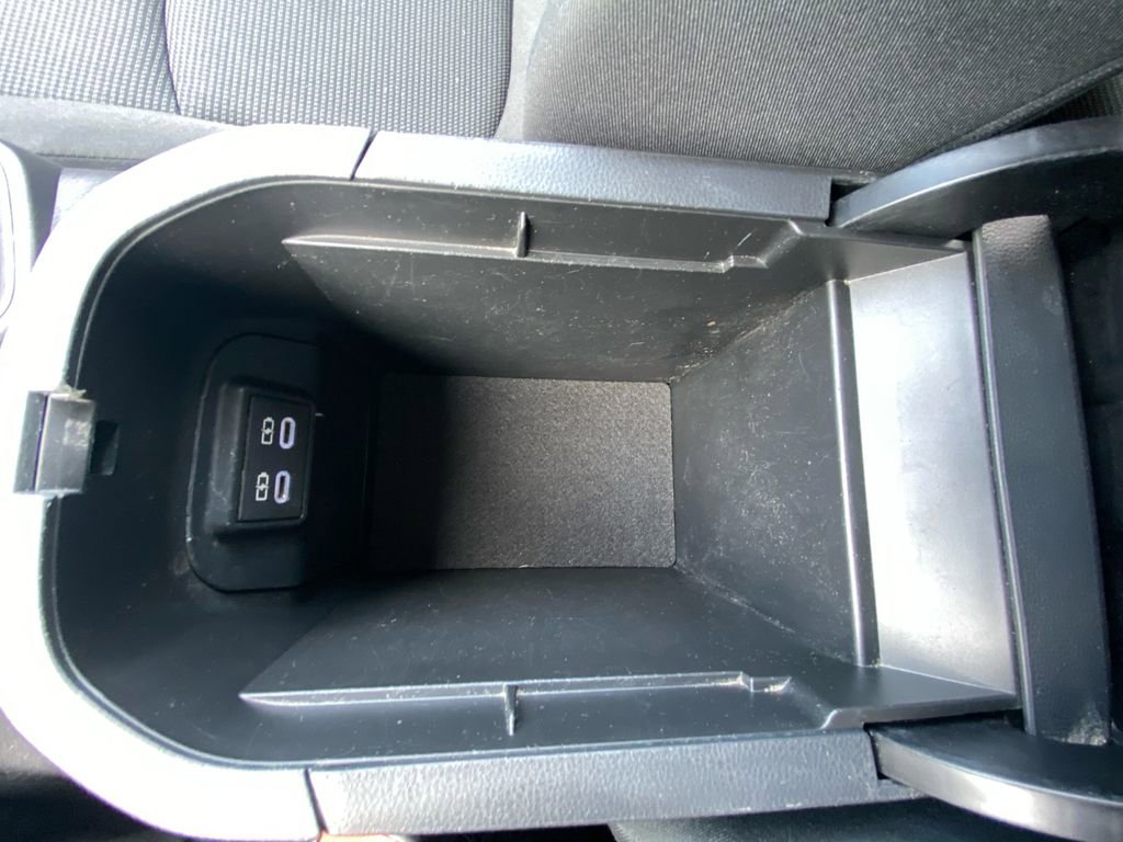 Used 2023 Toyota RAV4 LE AWD/4WD image 28