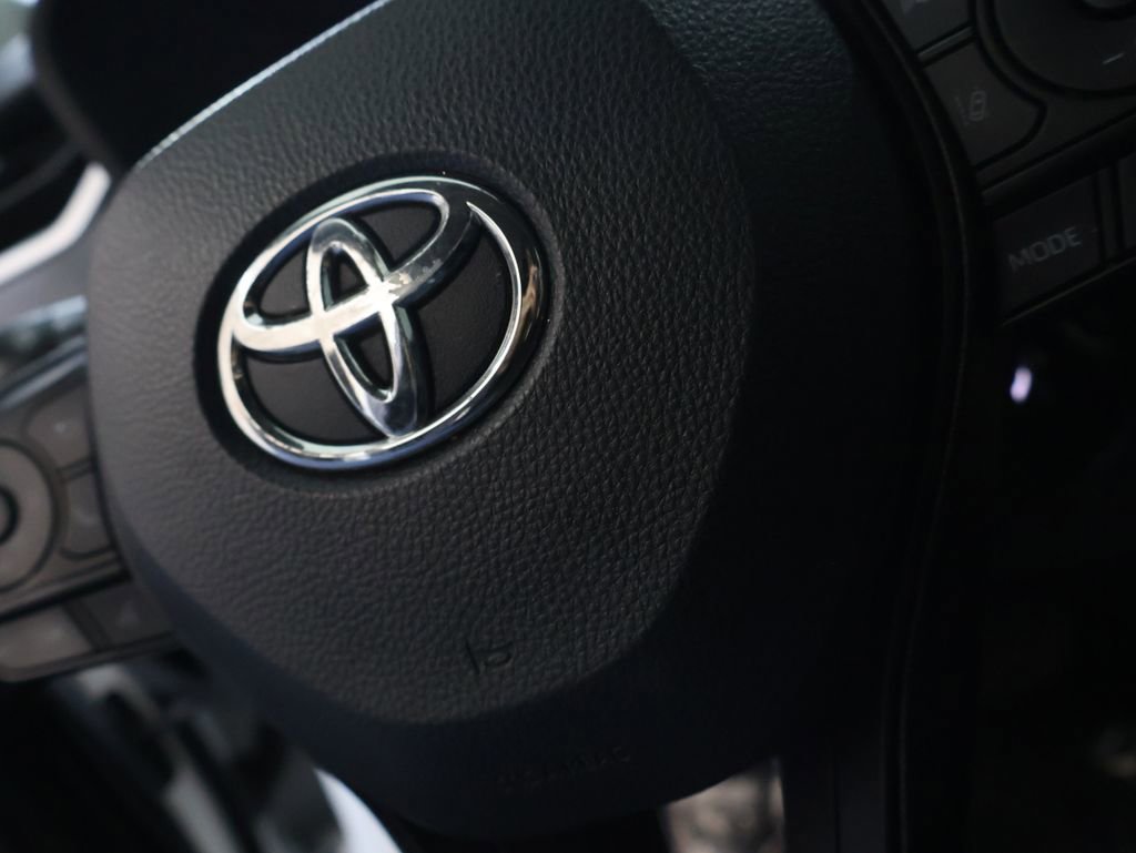 Used 2020 Toyota RAV4 LE FWD image 21