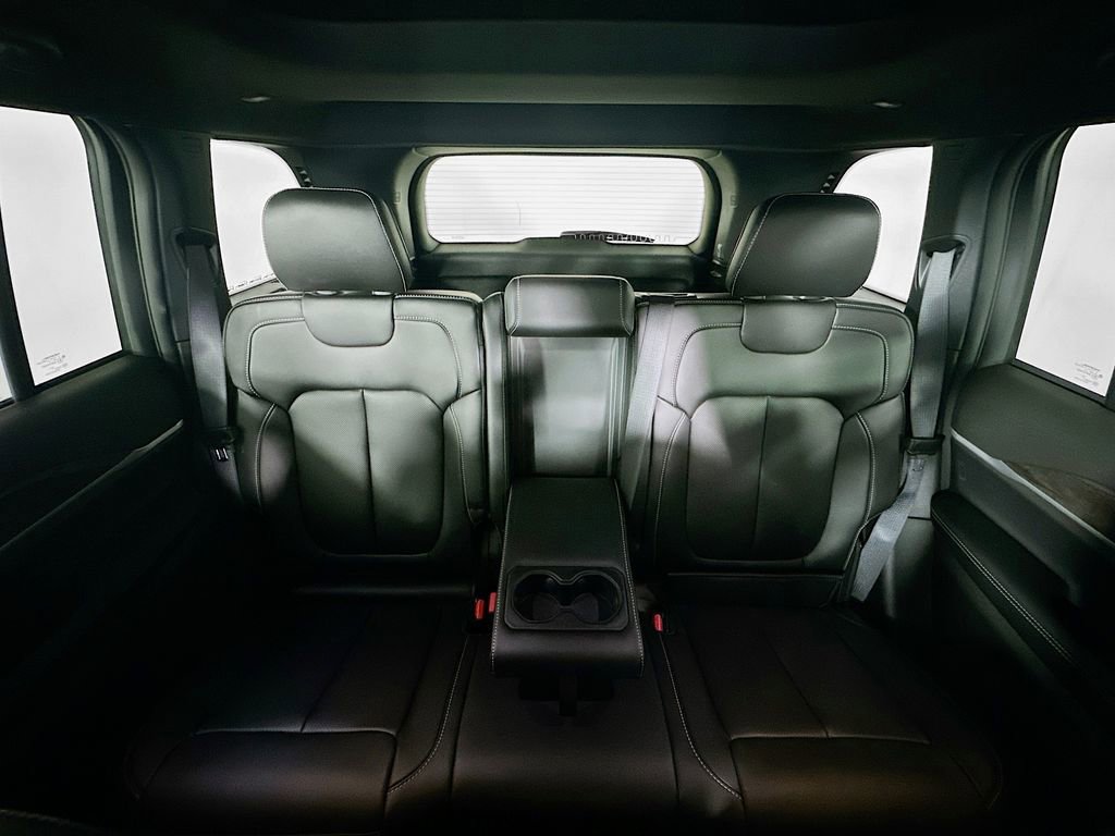 New 2026 Jeep Grand Cherokee Limited w/ Luxury Tech Group II AWD/4WD image 10