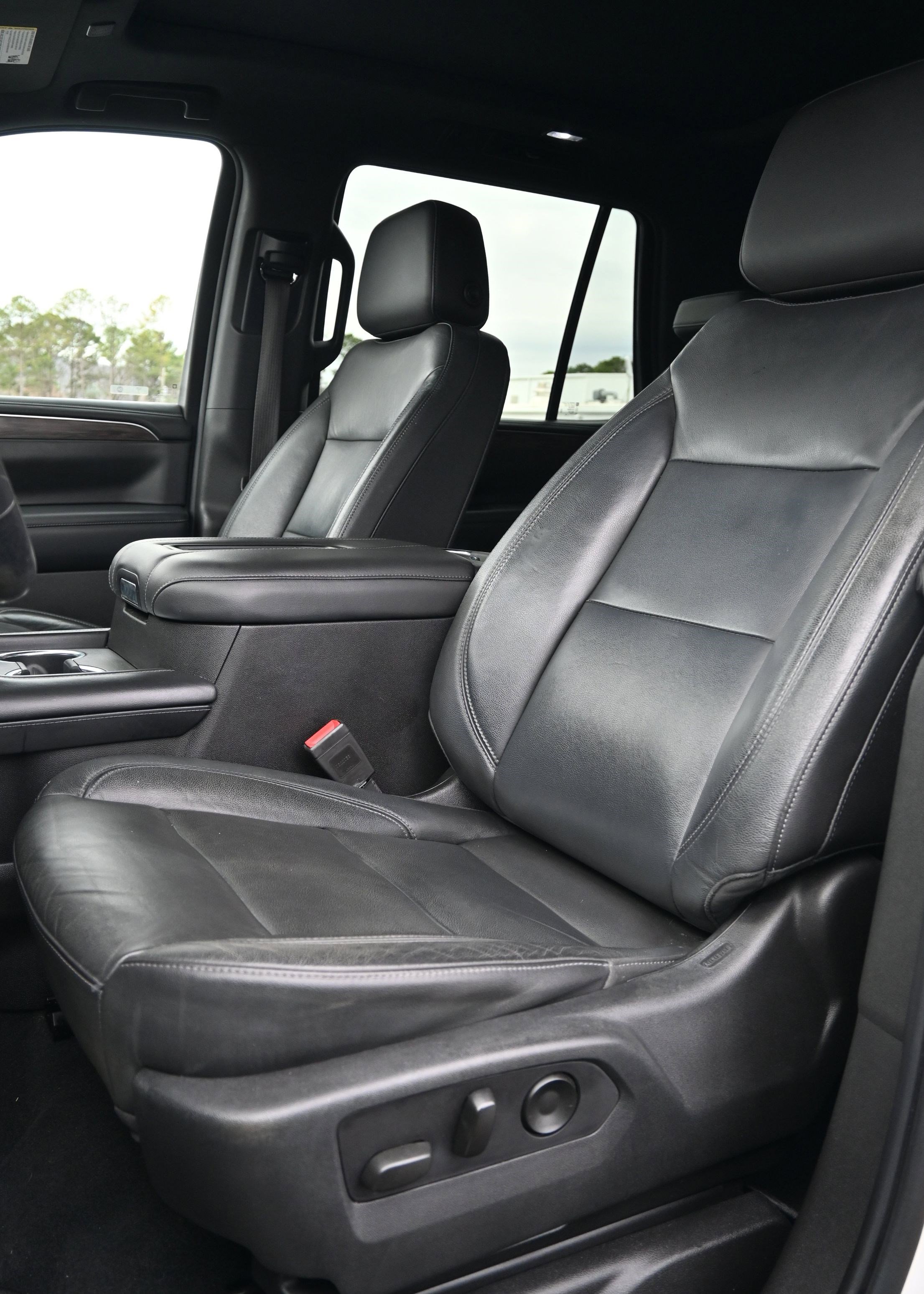 Used 2021 Chevrolet Tahoe LT w/ LT Signature Package image 18