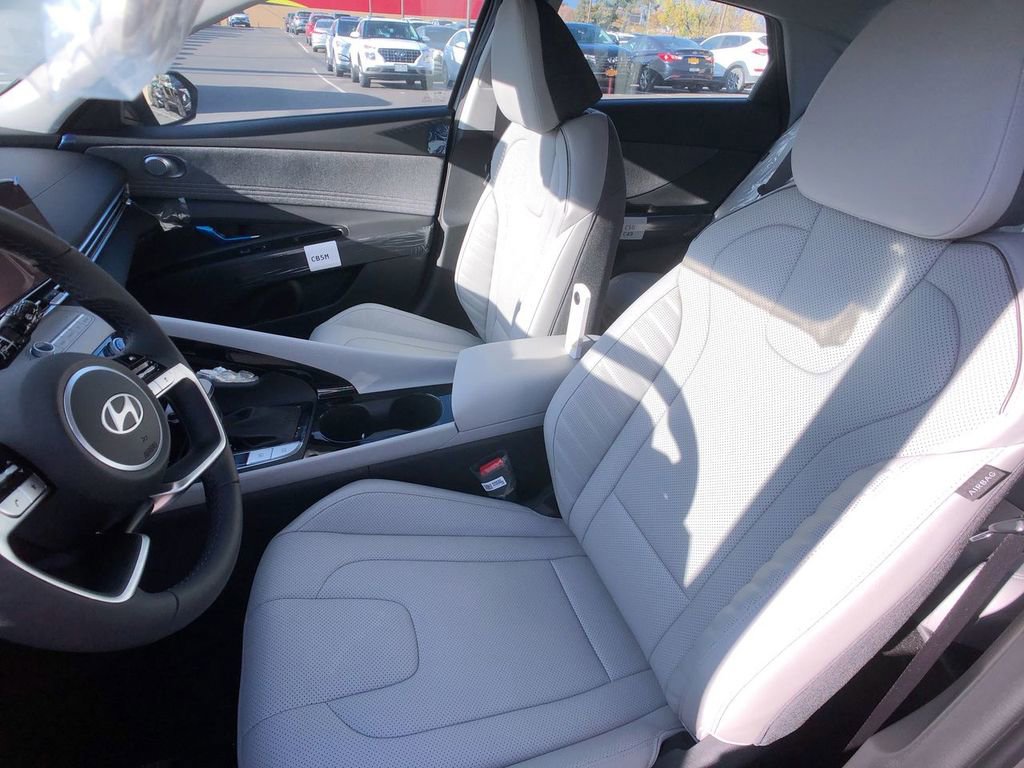 New 2025 Hyundai Elantra Limited image 12
