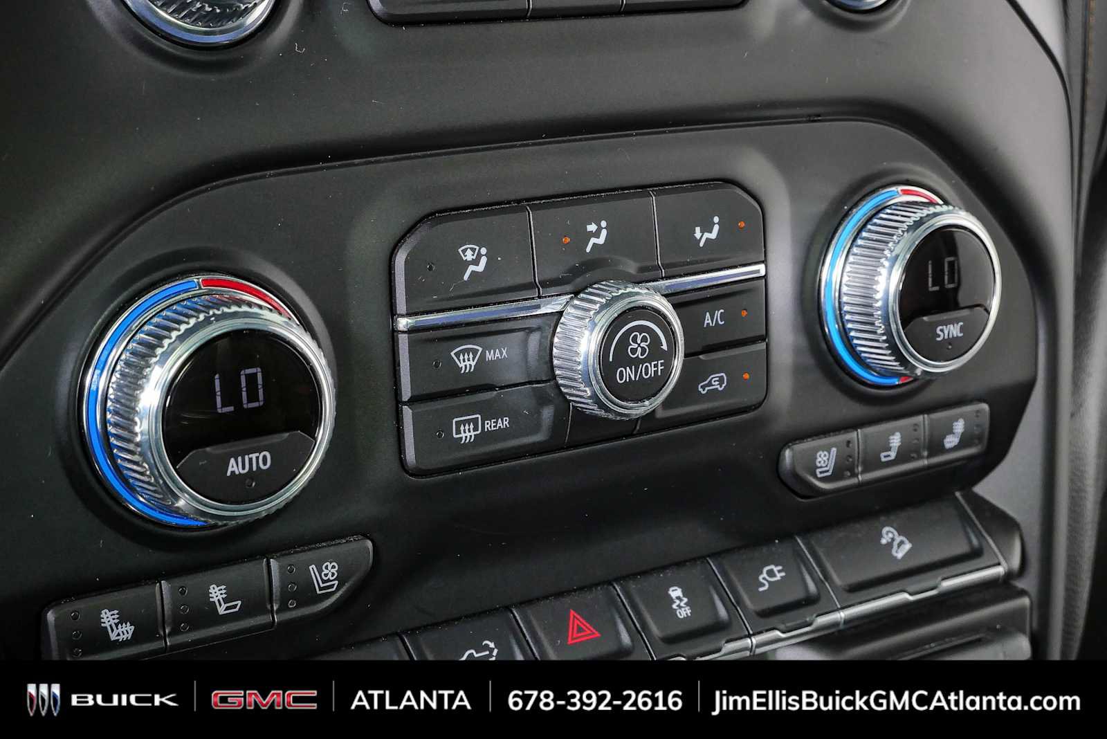Used 2022 GMC Sierra 2500 AT4 w/ AT4 Premium Plus Package AWD/4WD image 17