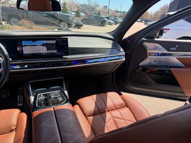 Used 2023 BMW 760i xDrive AWD/4WD image 48
