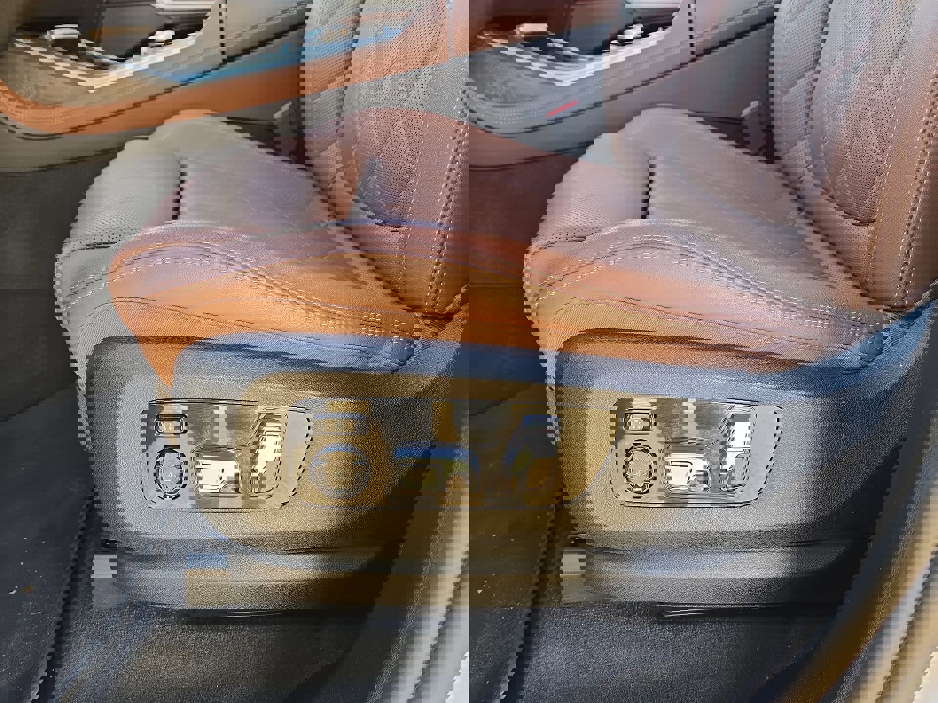 Certified 2024 BMW X7 xDrive40i image 17