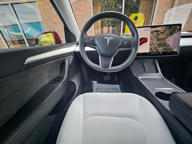 Used 2025 Tesla Model Y Long Range RWD image 4