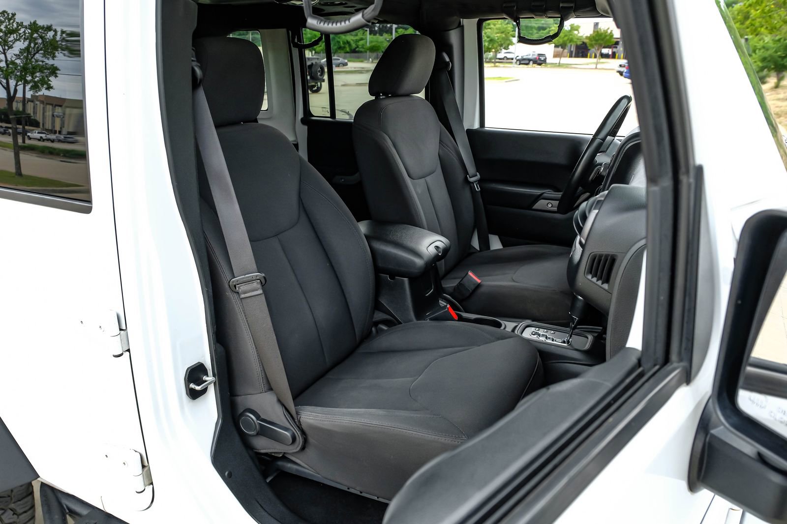 Used 2018 Jeep Wrangler Unlimited Sport S AWD/4WD image 32