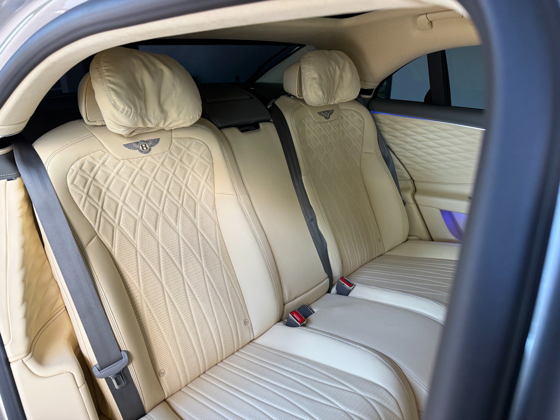 Used 2023 Bentley Flying Spur V8 AWD/4WD image 38