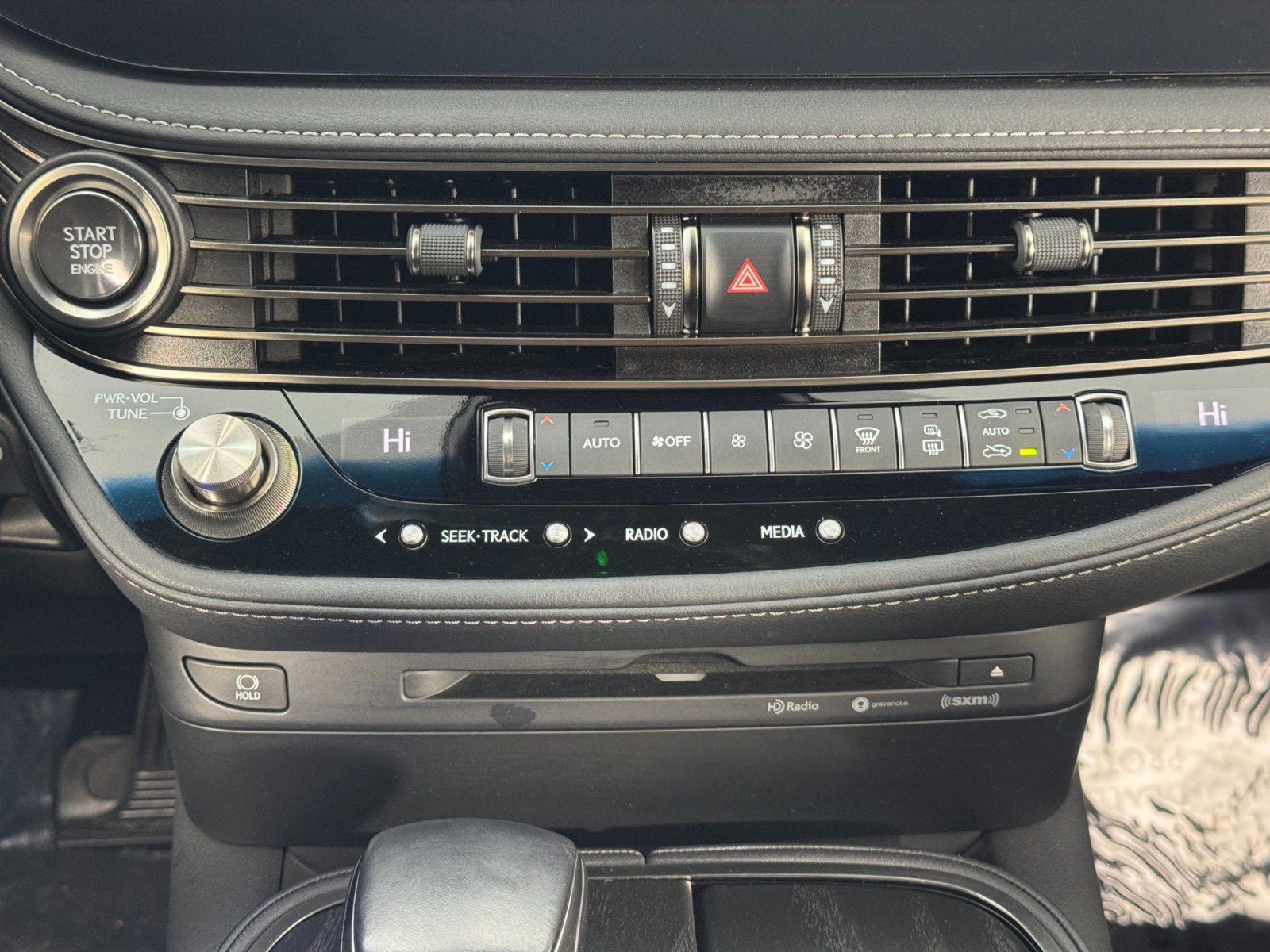 Used 2021 Lexus LS 500 w/ Cold Weather Package (CK) RWD image 32
