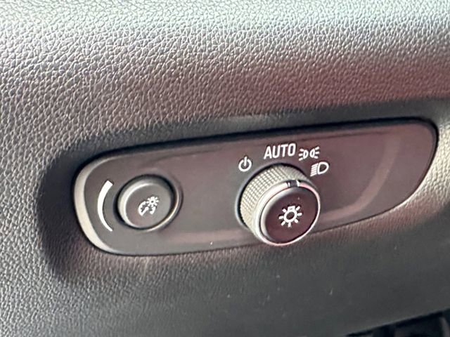 Used 2023 Chevrolet Traverse LT image 6