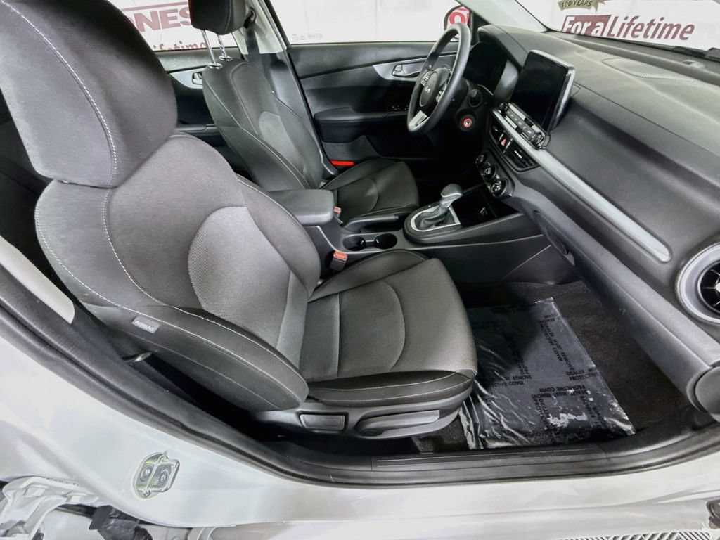 Used 2024 Kia Forte LXS w/ LXS Technology Package FWD image 29