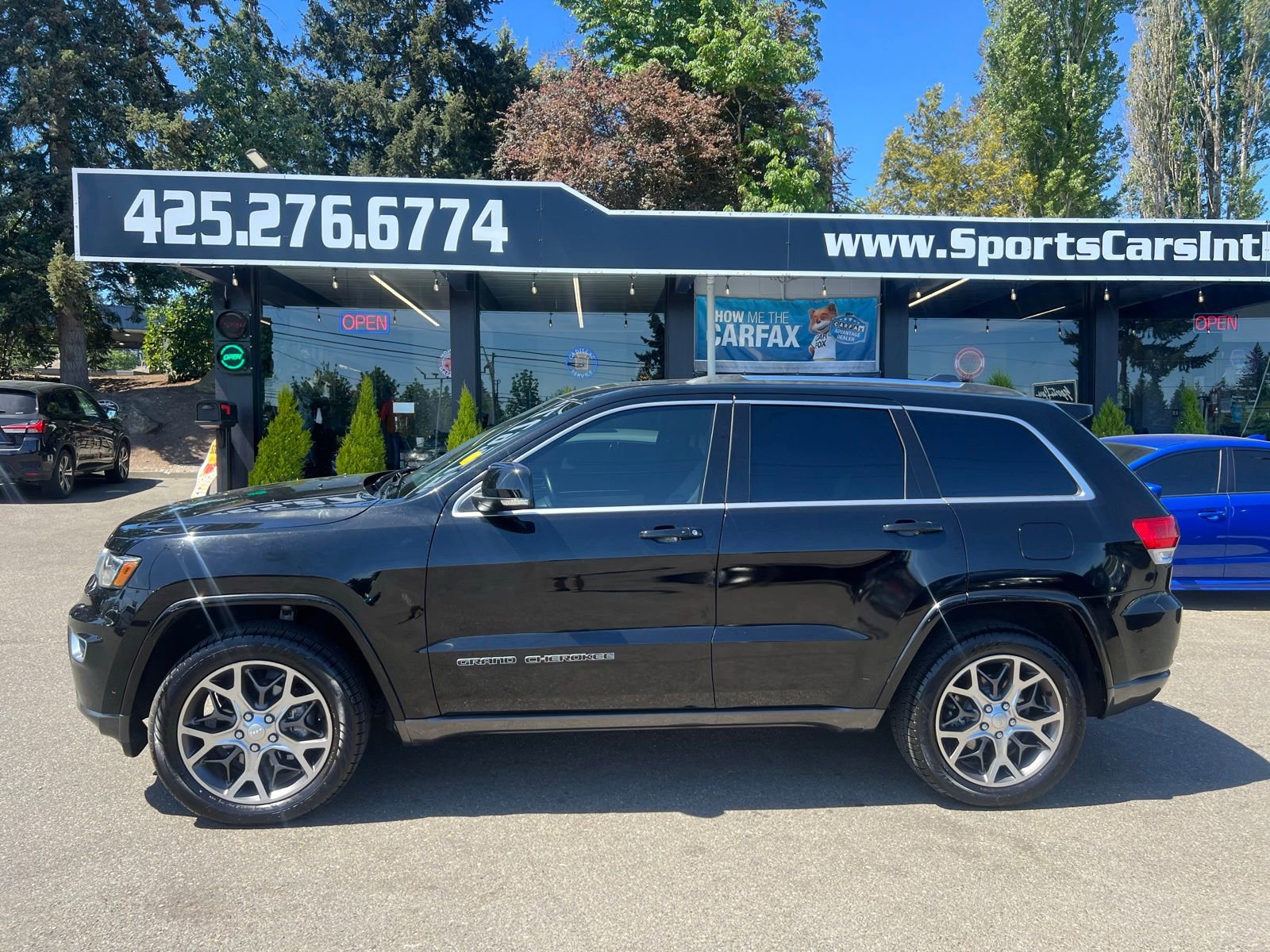Used 2018 Jeep Grand Cherokee Limited AWD/4WD image 2