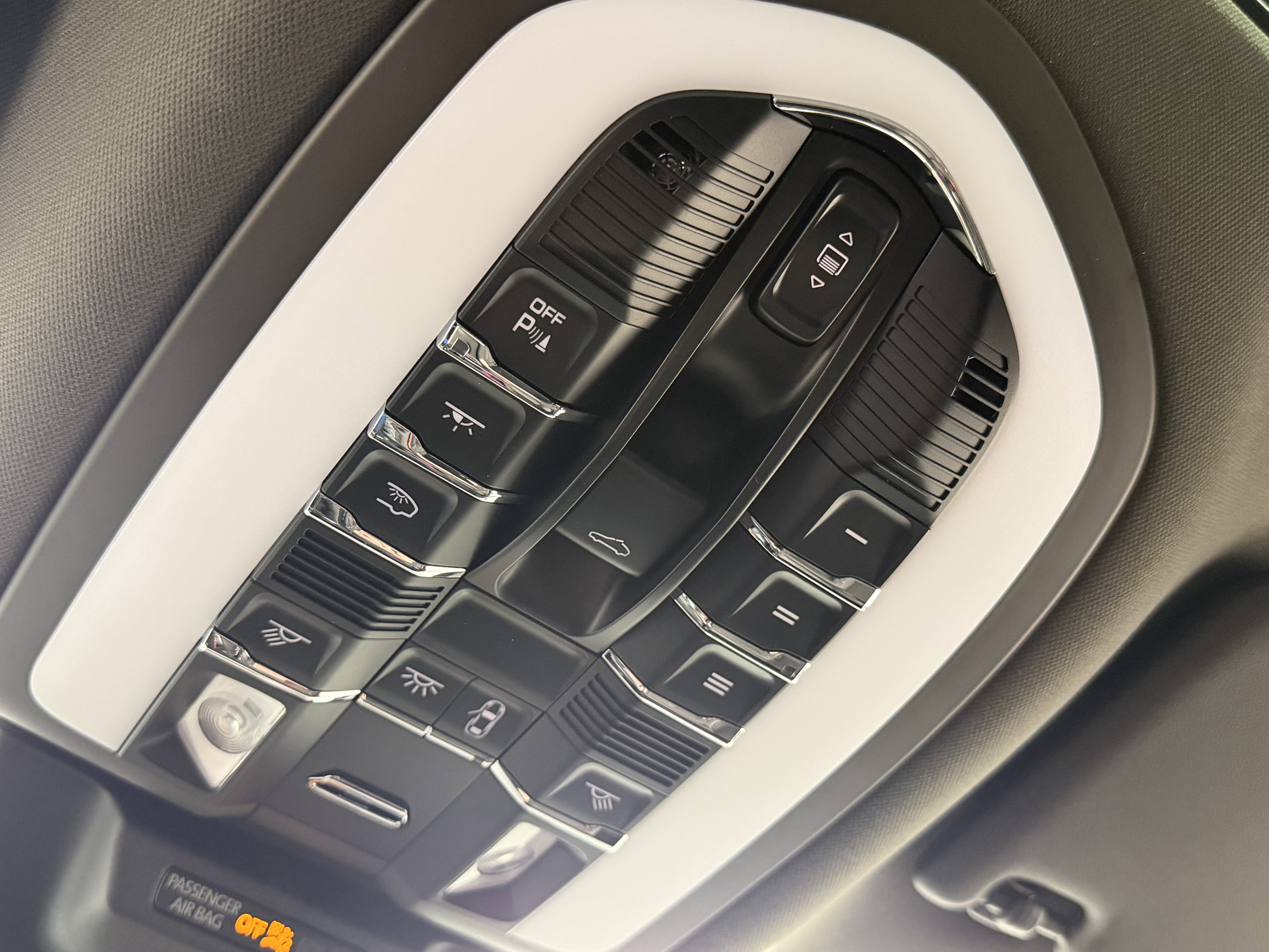 Certified 2025 Porsche Macan image 34