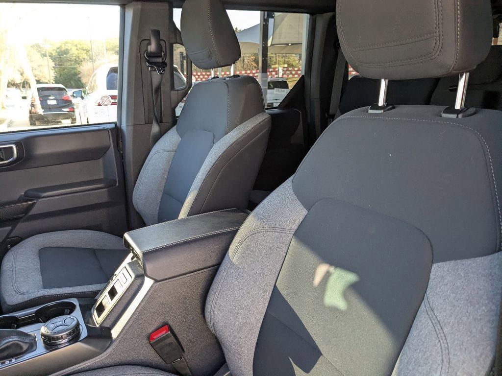 Used 2025 Ford Bronco Big Bend image 14