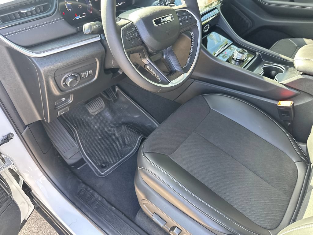New 2026 Jeep Grand Cherokee Altitude RWD image 21