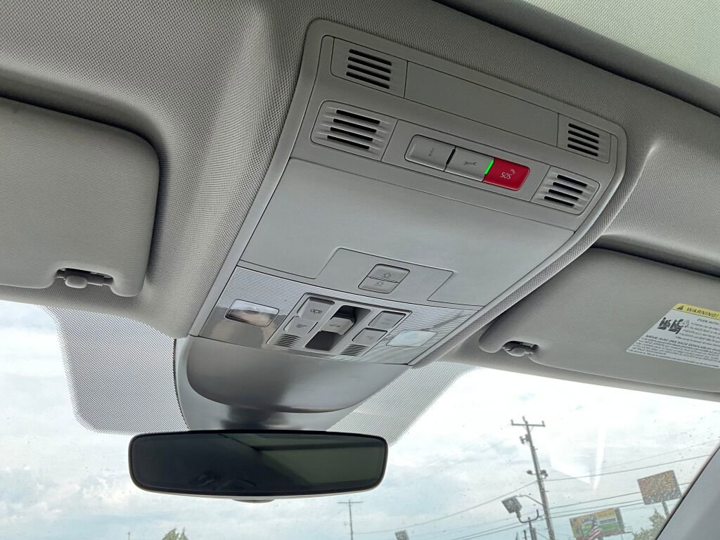 New 2025 Volkswagen Taos SE image 15