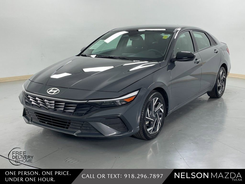 Used 2025 Hyundai Elantra Sport FWD image 1