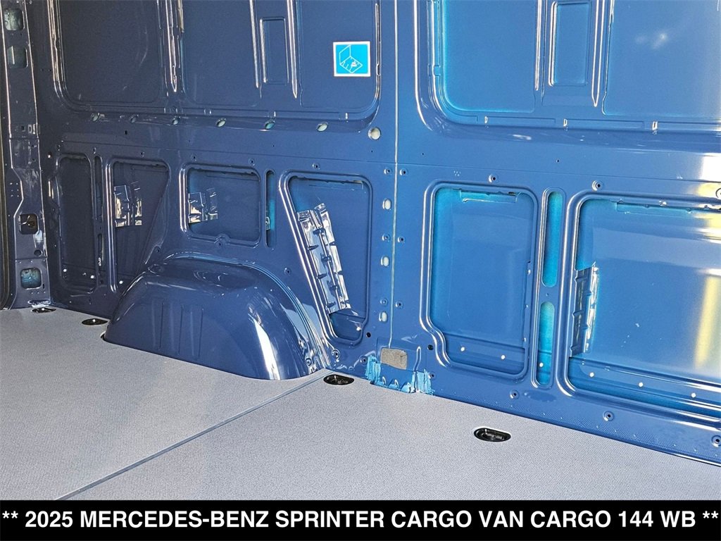 Used 2025 Mercedes-Benz Sprinter 2500 image 16
