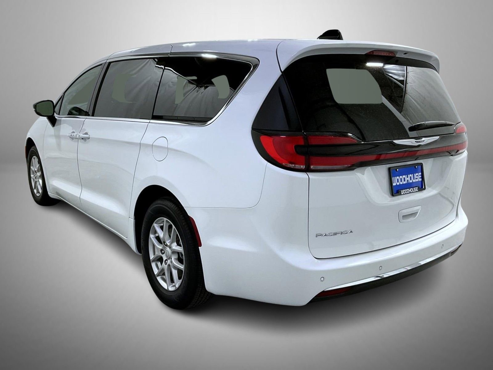 Used 2025 Chrysler Pacifica Select image 7