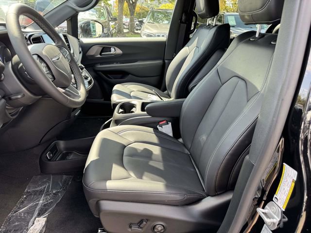 New 2026 Chrysler Voyager LX image 9