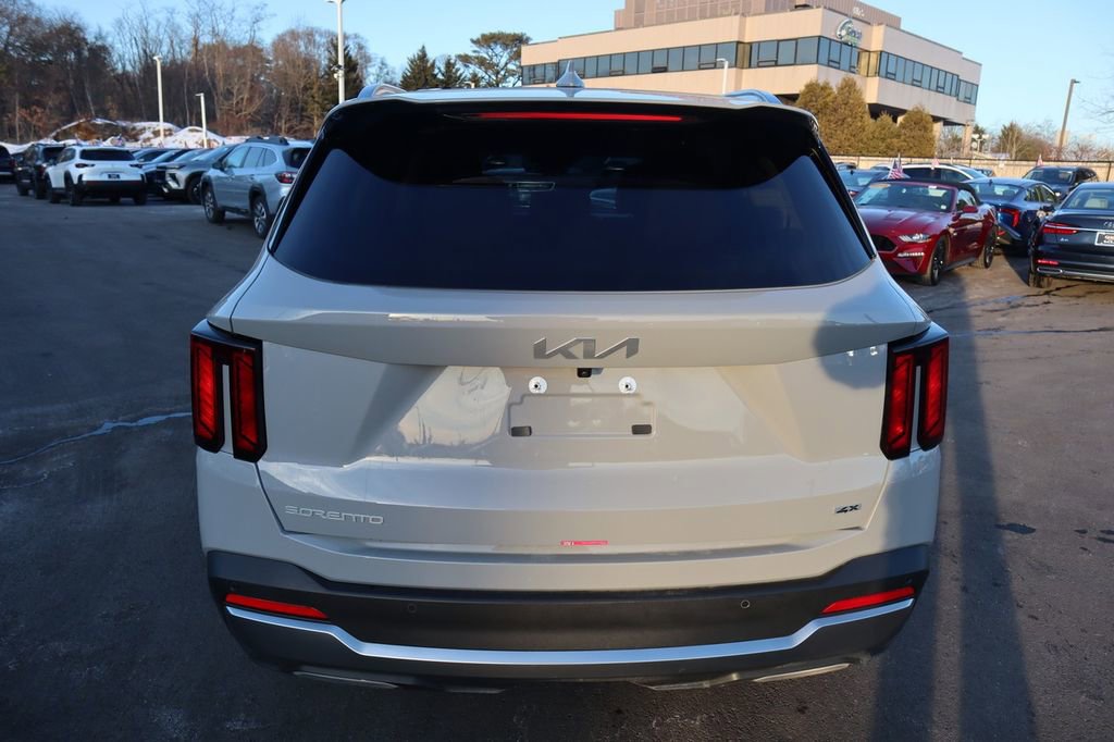 Used 2025 Kia Sorento S image 5