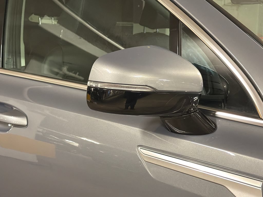 Certified 2025 Kia Sorento EX w/ Panoramic Sunroof Package FWD image 11