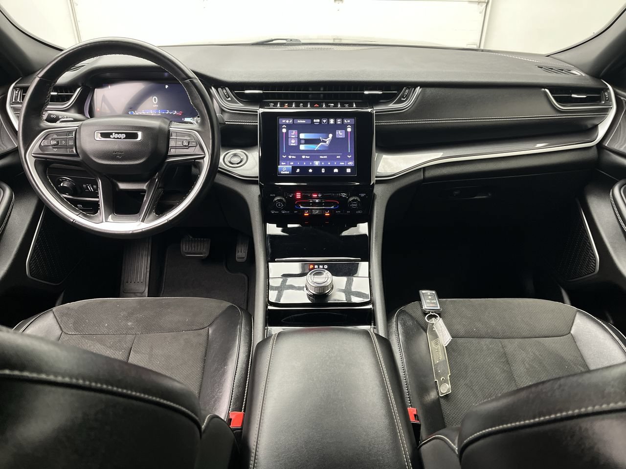 Used 2022 Jeep Grand Cherokee Altitude AWD/4WD image 4