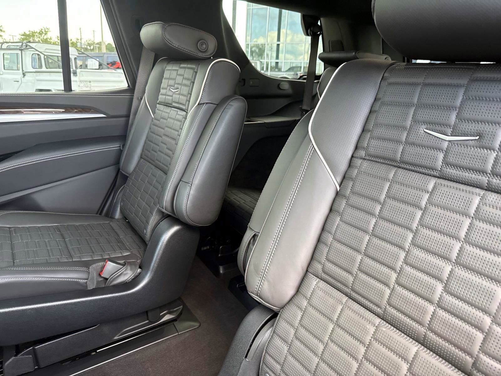 Used 2026 Cadillac Escalade Platinum Sport w/ LPO, ONYX Package AWD/4WD image 15