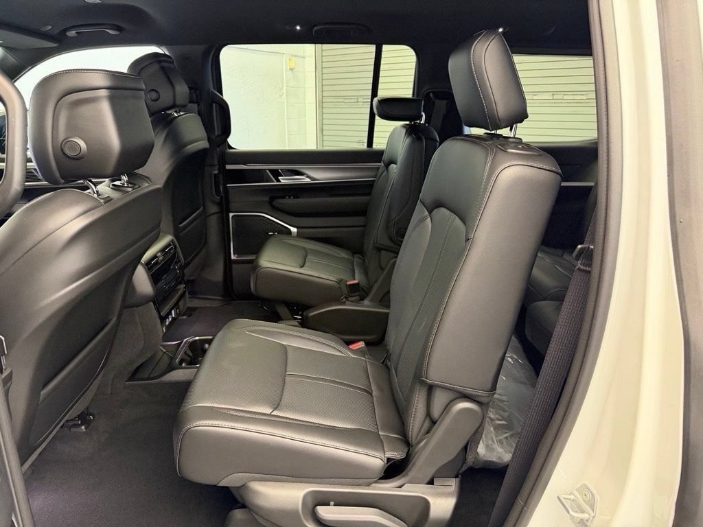 New 2026 Jeep Grand Wagoneer 4WD image 18