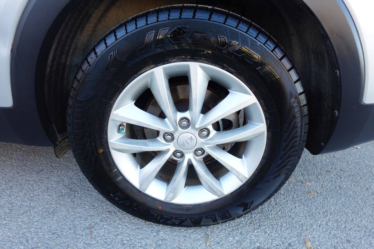 Used 2016 Kia Sorento L FWD image 32